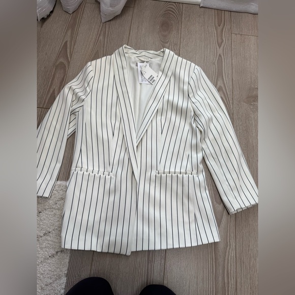 H&M Women's Pinstriped Tailored Relaxed Blazer - Picture 2 of 5